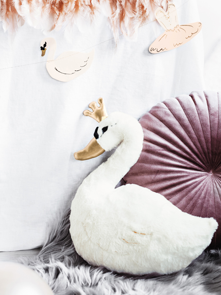 COUSSIN LOVELY SWAN