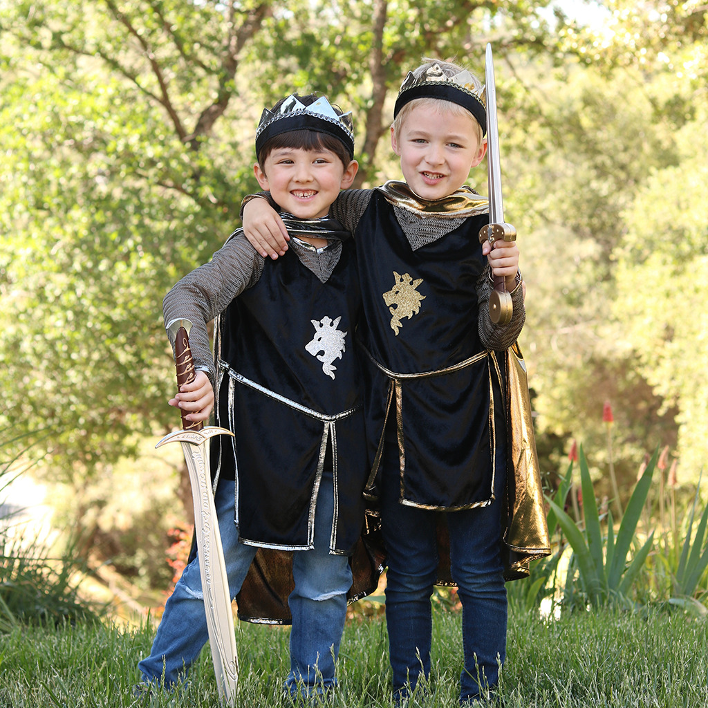 ENSEMBLE CHEVALIER OR AVEC TUNIQUE, CAPE ET COURONNE 5-6ANS
